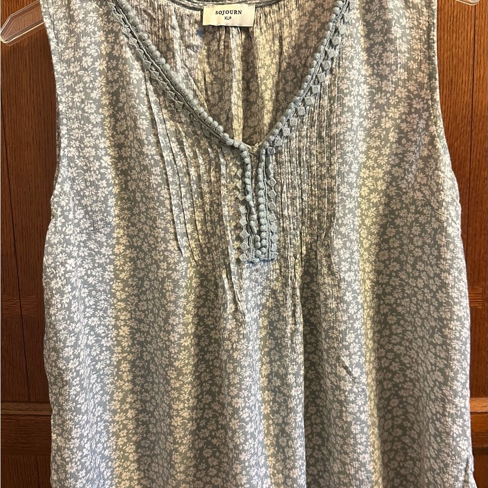 Pale Light Green Floral Tank Top for Women Size XLP